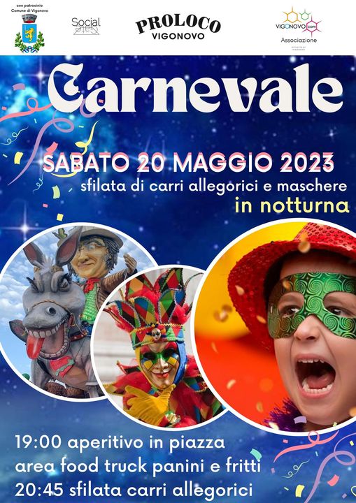 Sfilata di carri allegorici in notturna