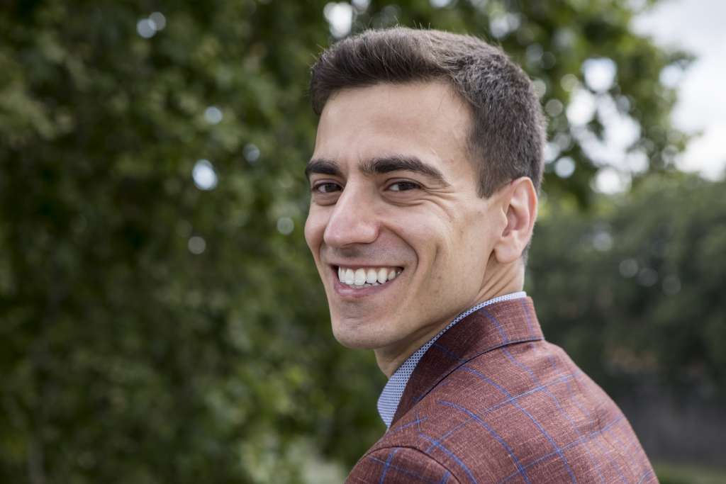 Aperitivo con l'autore. Andrea Franzoso presenta "Disobbediente! Essere onesti è la vera rivoluzione"