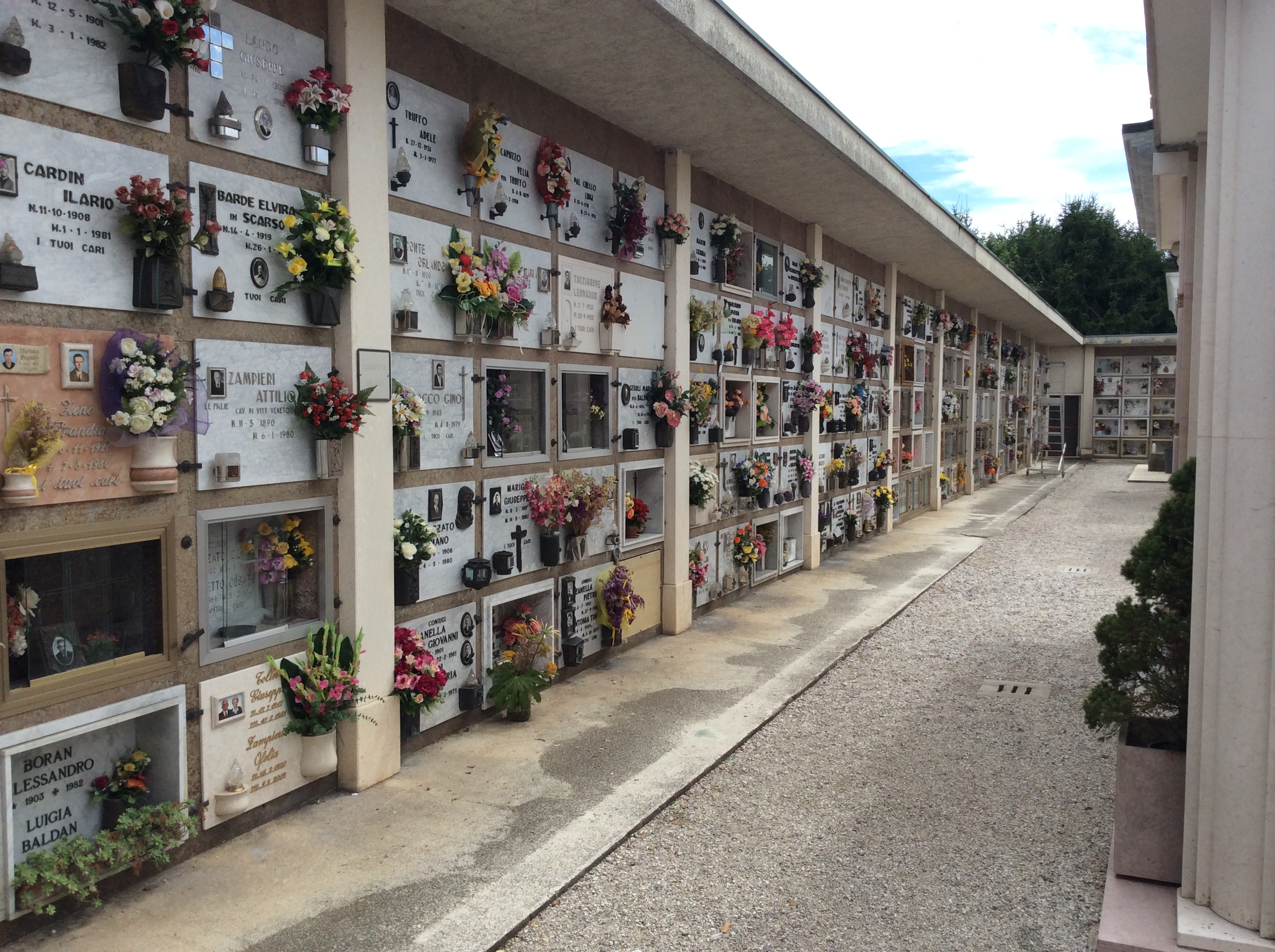 Avviso per estumulazioni blocco L12  e ossario 1 nel cimitero di Vigonovo.